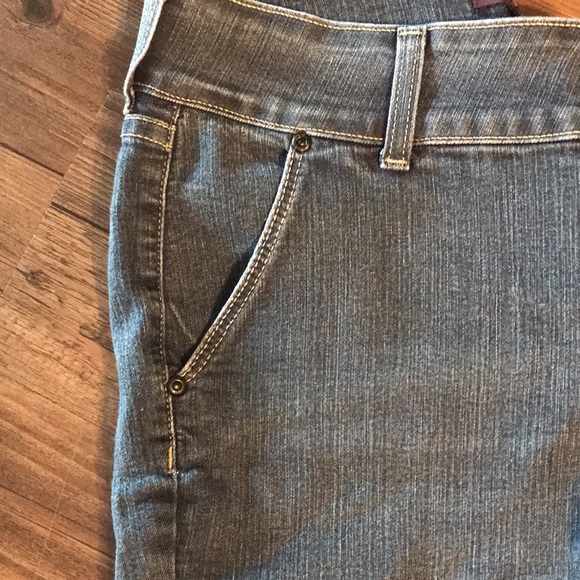 SOLD 🎄NWOT JEANS - Picture 4 of 9